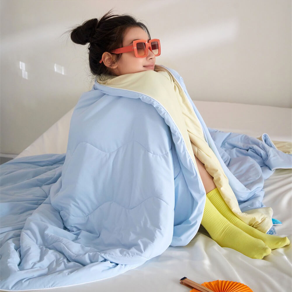 Lightweight Wavy Pattern Summer Cooling Blanket