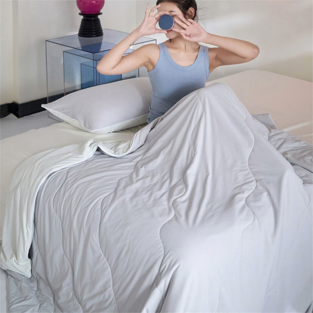 Lightweight Wavy Pattern Summer Cooling Blanket